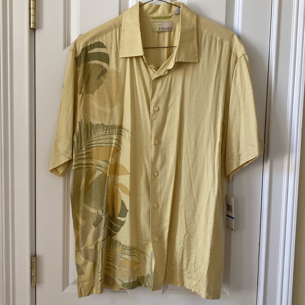 Cubavera yellow and gold men’s XL shirt. 100% rayon with tags Tropical shirt.